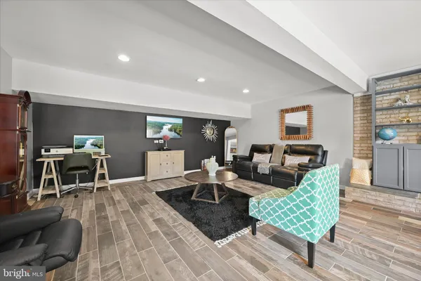 $899,000 | 1 Southview Court, Silver Spring, MD 20905