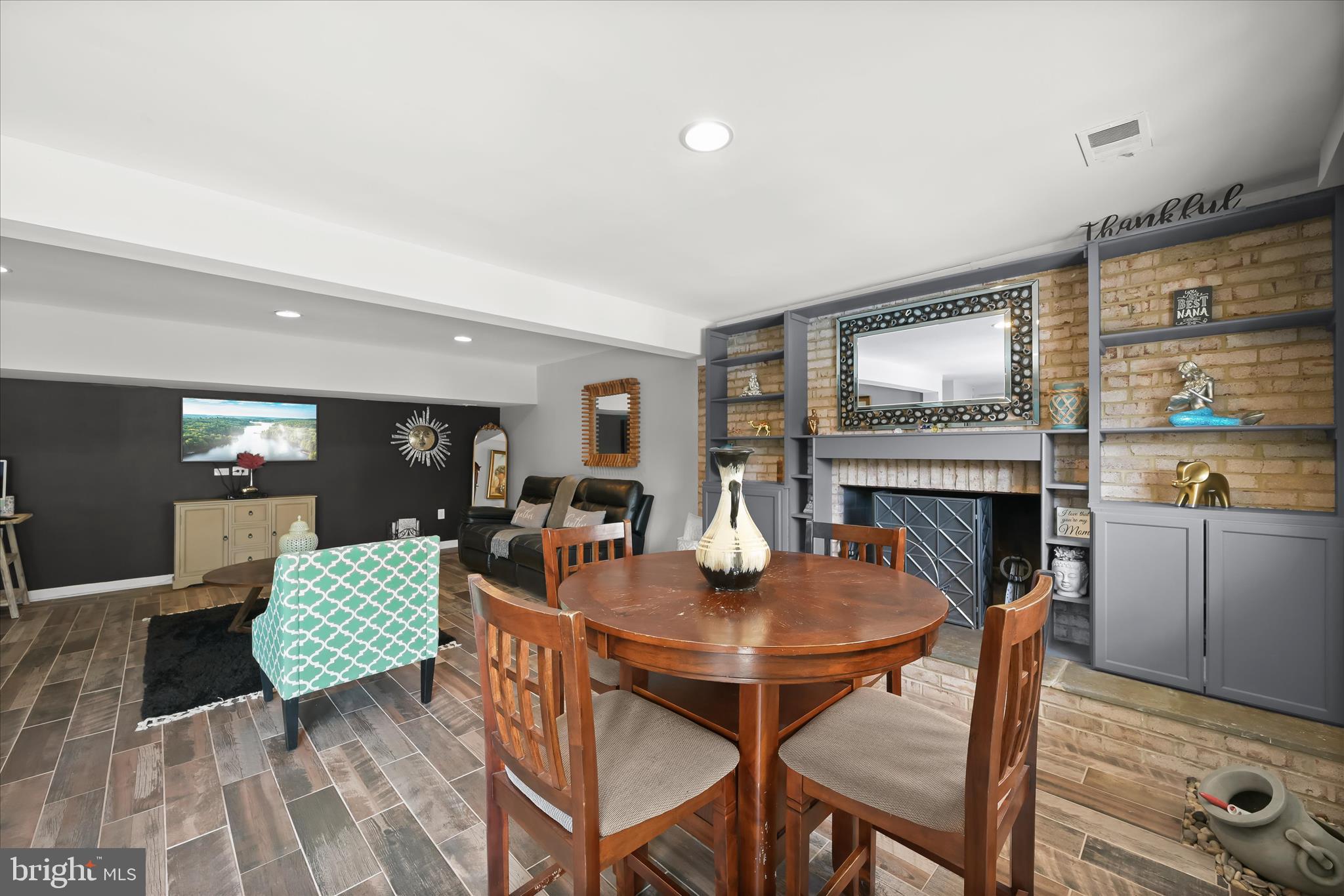 1 Southview Court Silver Spring, MD 20905 - Photo 6 of 106 Family Room - Fireplace - Built-ins