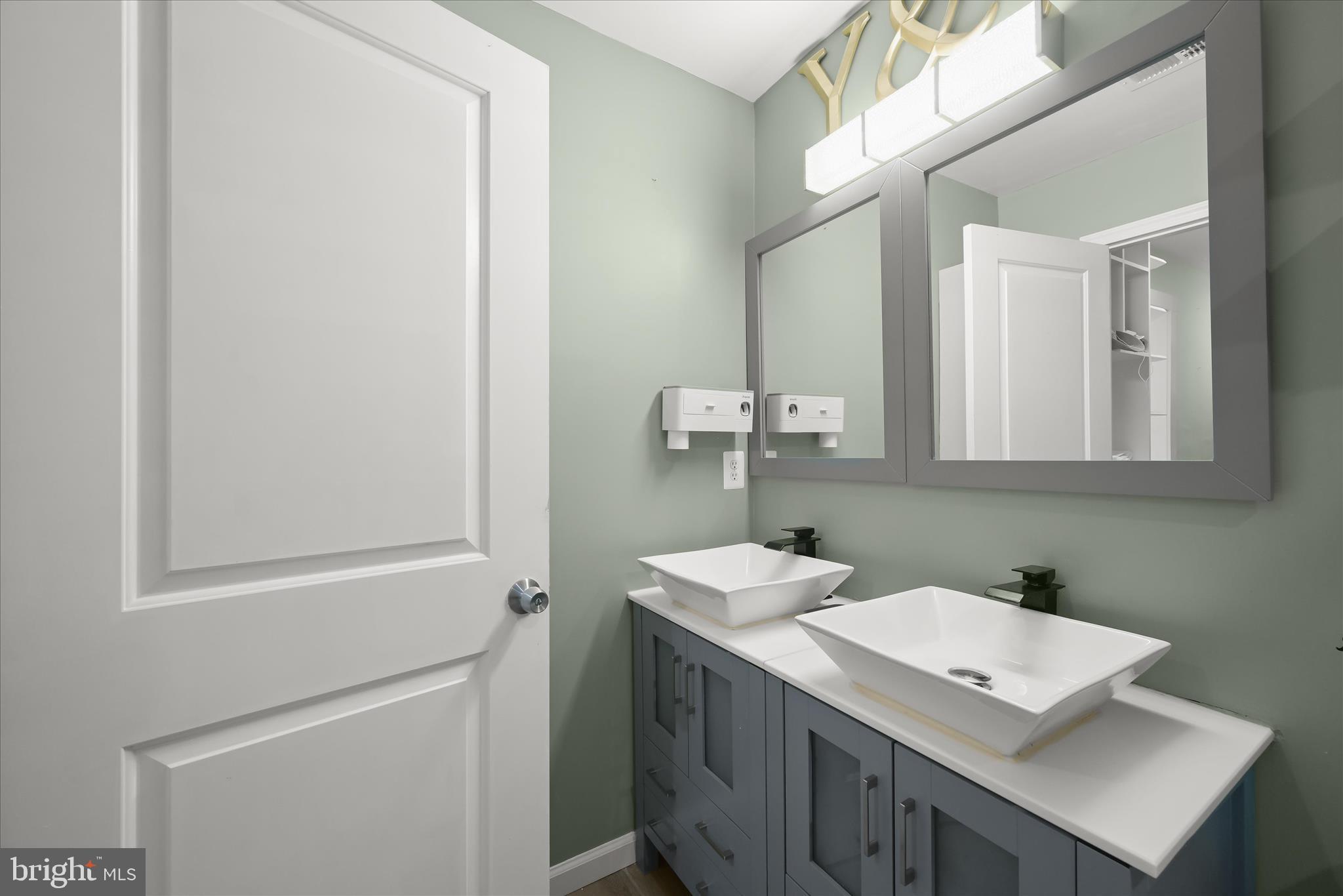 1 Southview Court Silver Spring, MD 20905 - Photo 69 of 106 En-Suite Full Bath