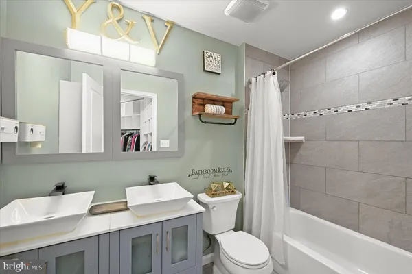 $899,000 | 1 Southview Court, Silver Spring, MD 20905
