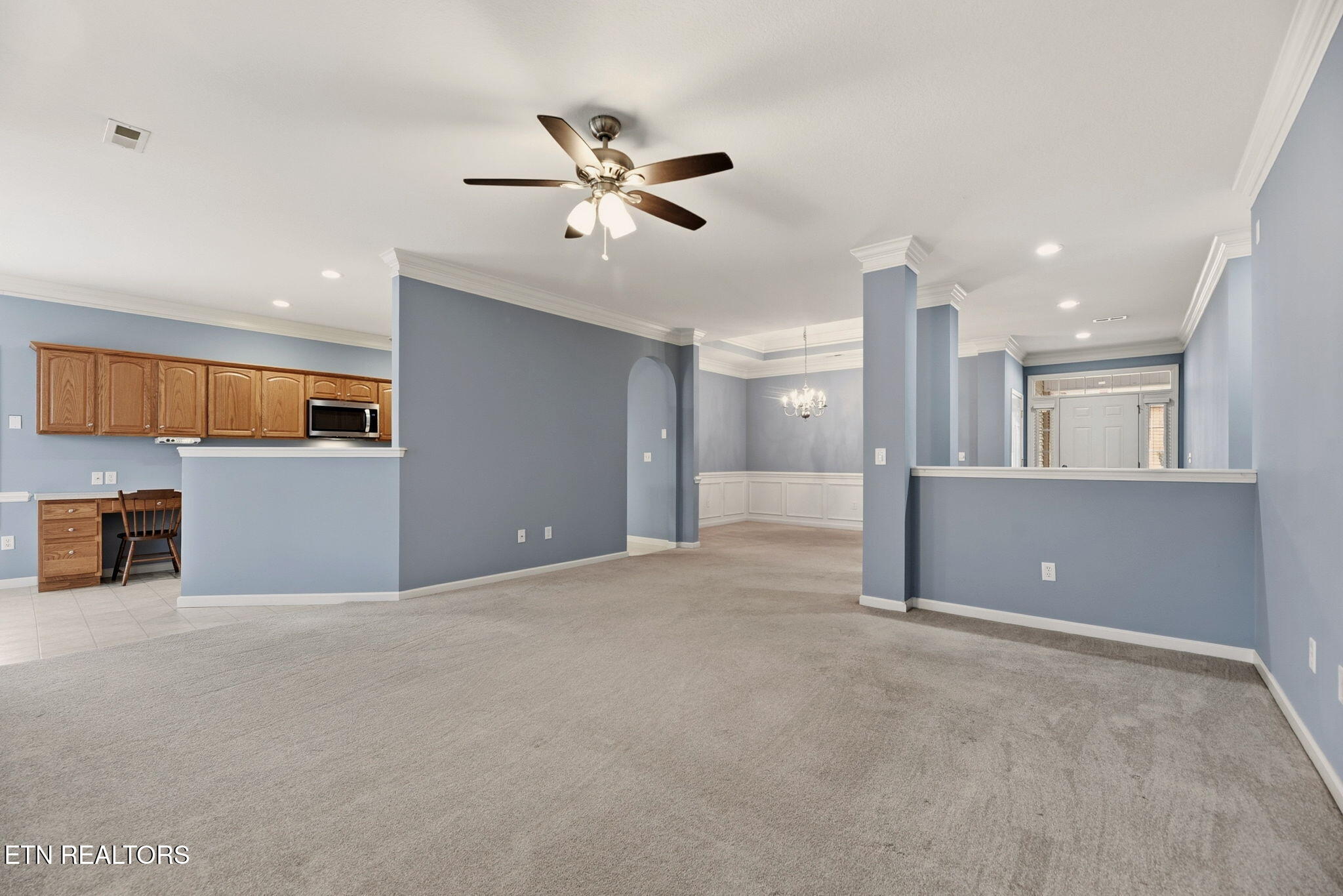 119 Devanshire Court Oak Ridge, TN 37830 - Photo 8 of 32 living room