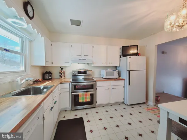 $619,900 | 101 South Harrison Road, Sterling, VA 20164