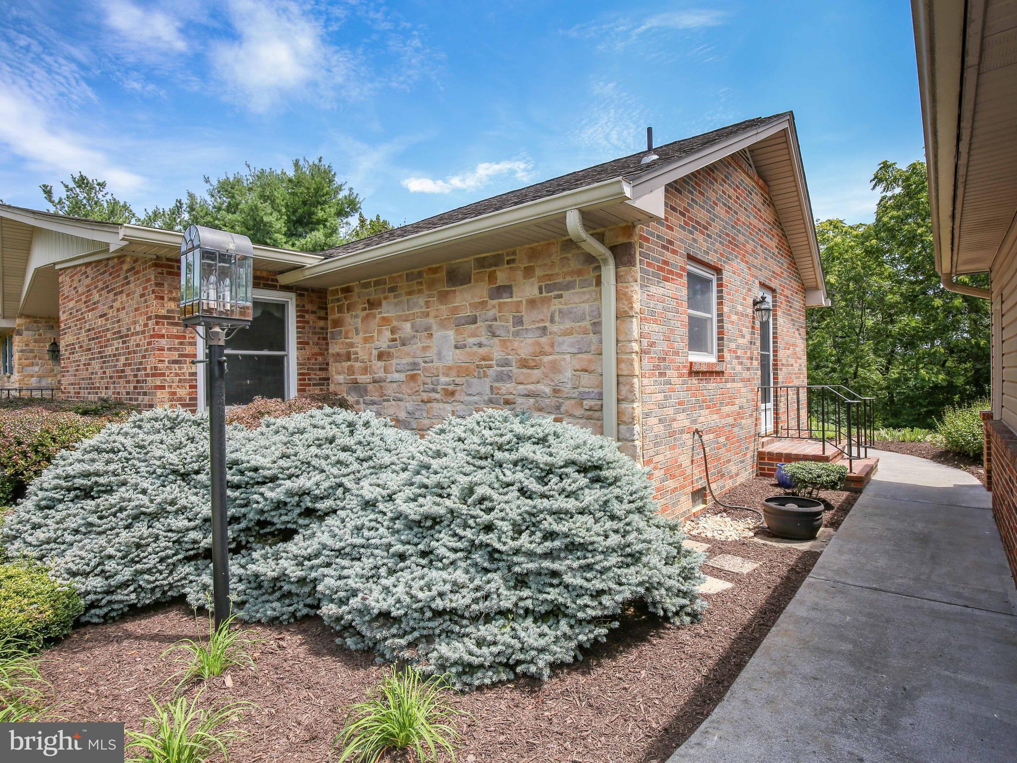 144 Stonebrook Road Winchester, VA 22602 - Photo 4 of 59 Gallery Image 4