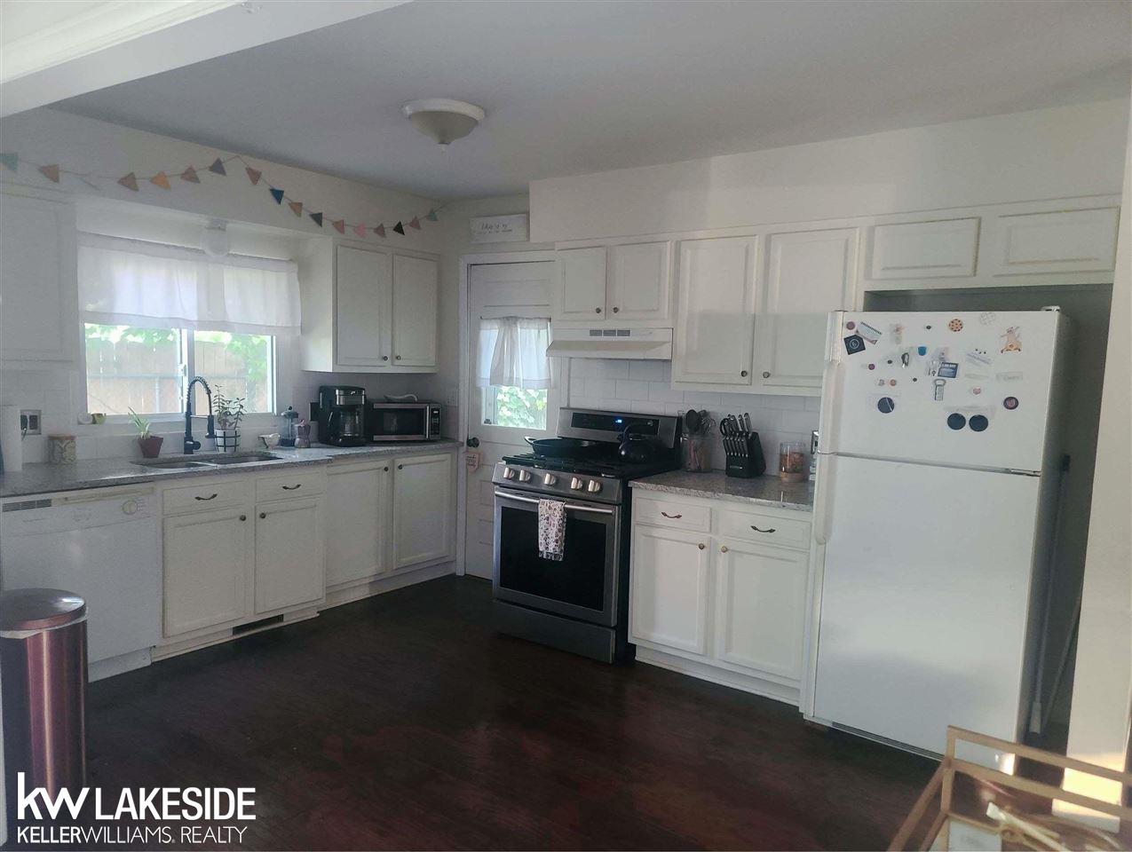 3252 Mt Vernon Road Port Huron, MI 48060 - Photo 9 of 24 50054455-8.JPG