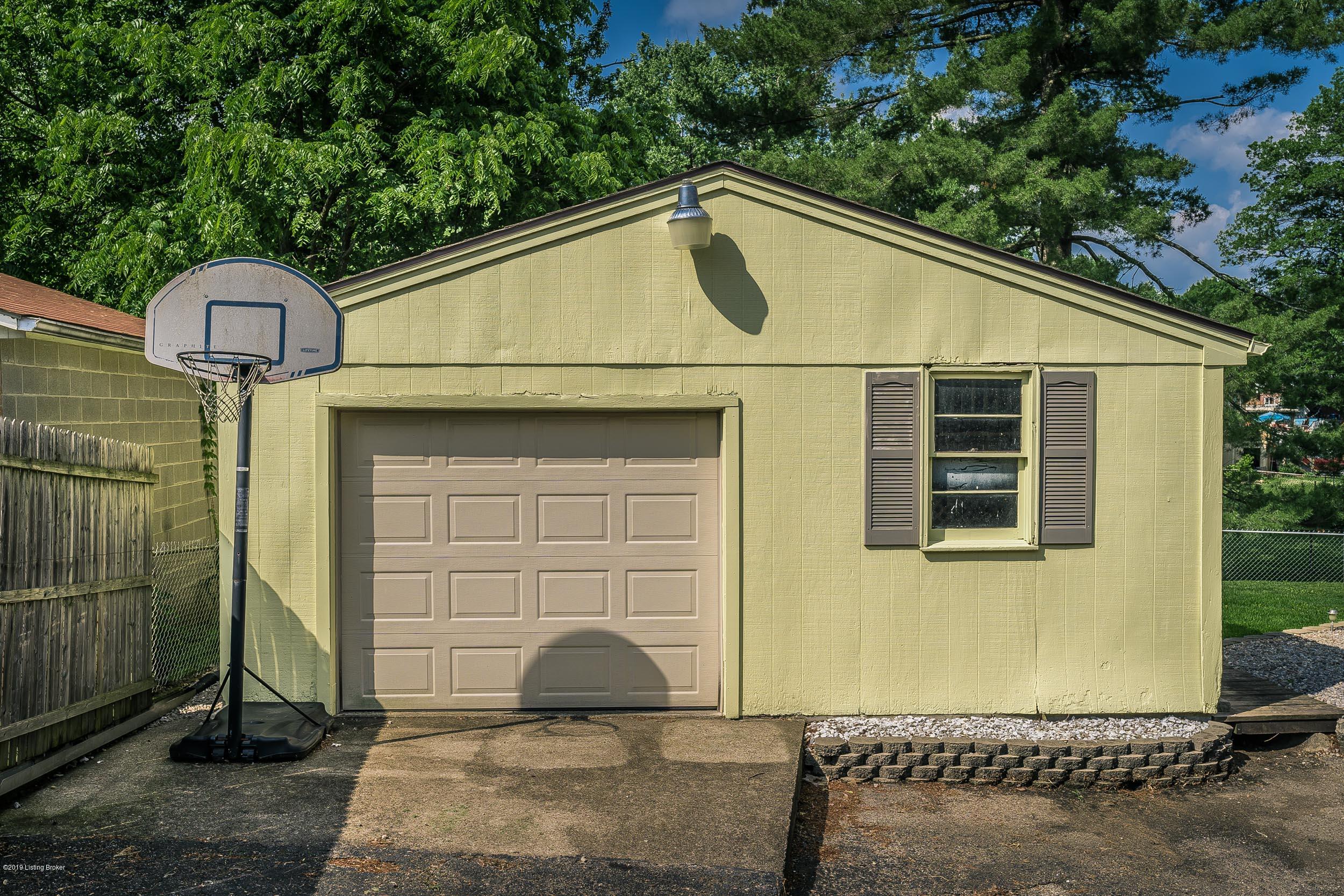 5404 Layne Road Louisville, KY 40219 - Photo 42 of 45 5404 Layne Rd-13