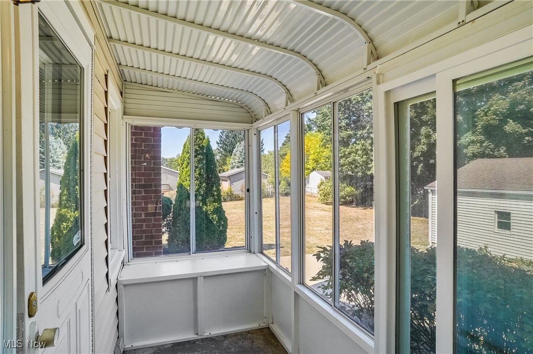 2809 McElwain Road Akron, OH 44312 - Photo 18 of 38 View of unfurnished back sunroom