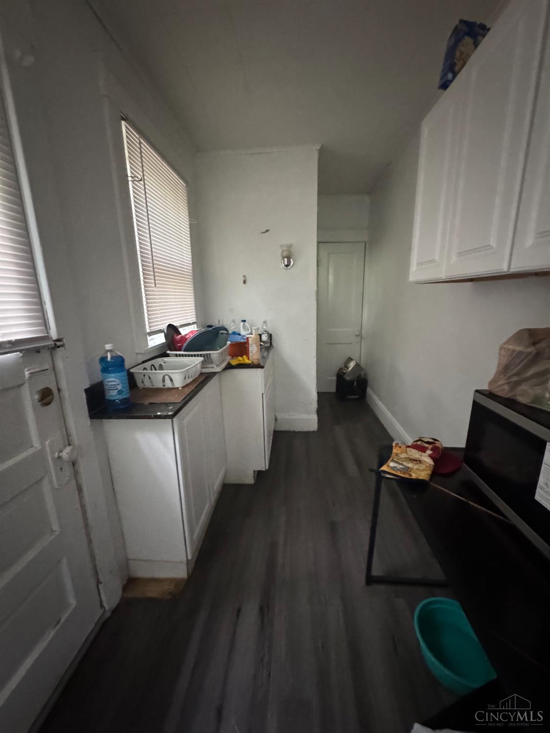 727 Riddle Road Cincinnati, OH 45220 - Photo 4 of 15
