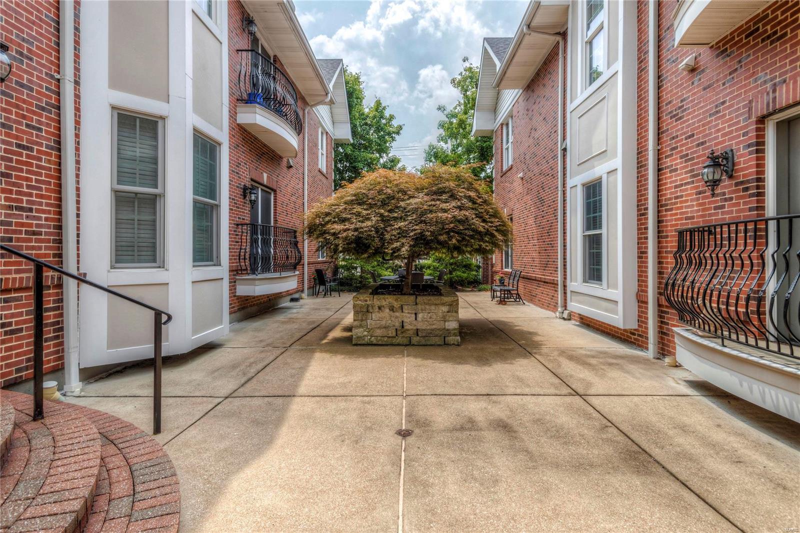 11299 Manchester Road, Unit 1 St. Louis, MO 63122 - Photo 3 of 32 Gallery Image 3