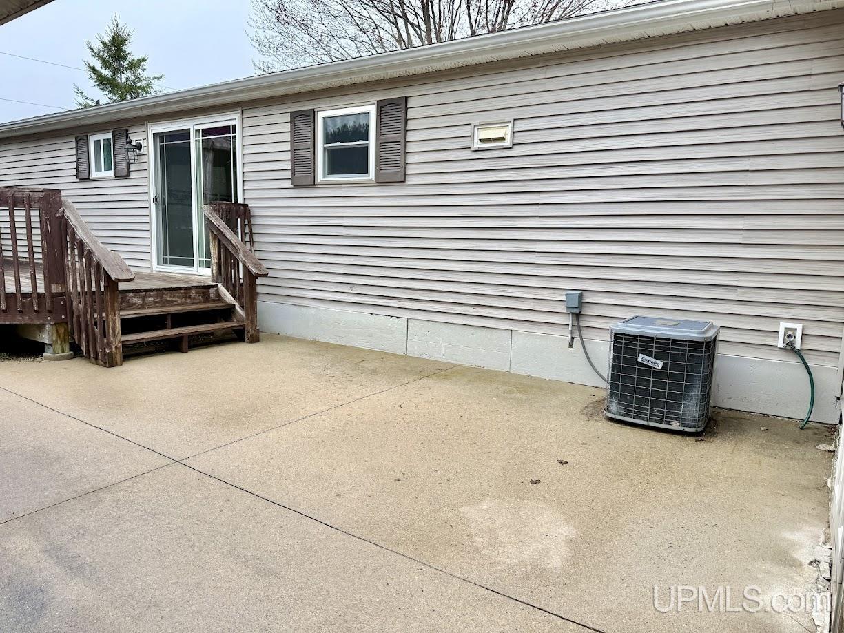 3873 14.5 Road Escanaba, MI 49829 - Photo 8 of 41