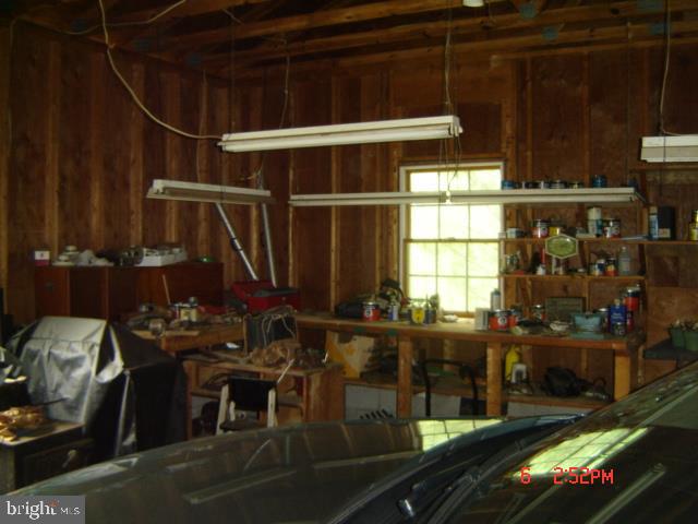 1811 Perseus Road Cambridge, MD 21613 - Photo 10 of 52 Garage