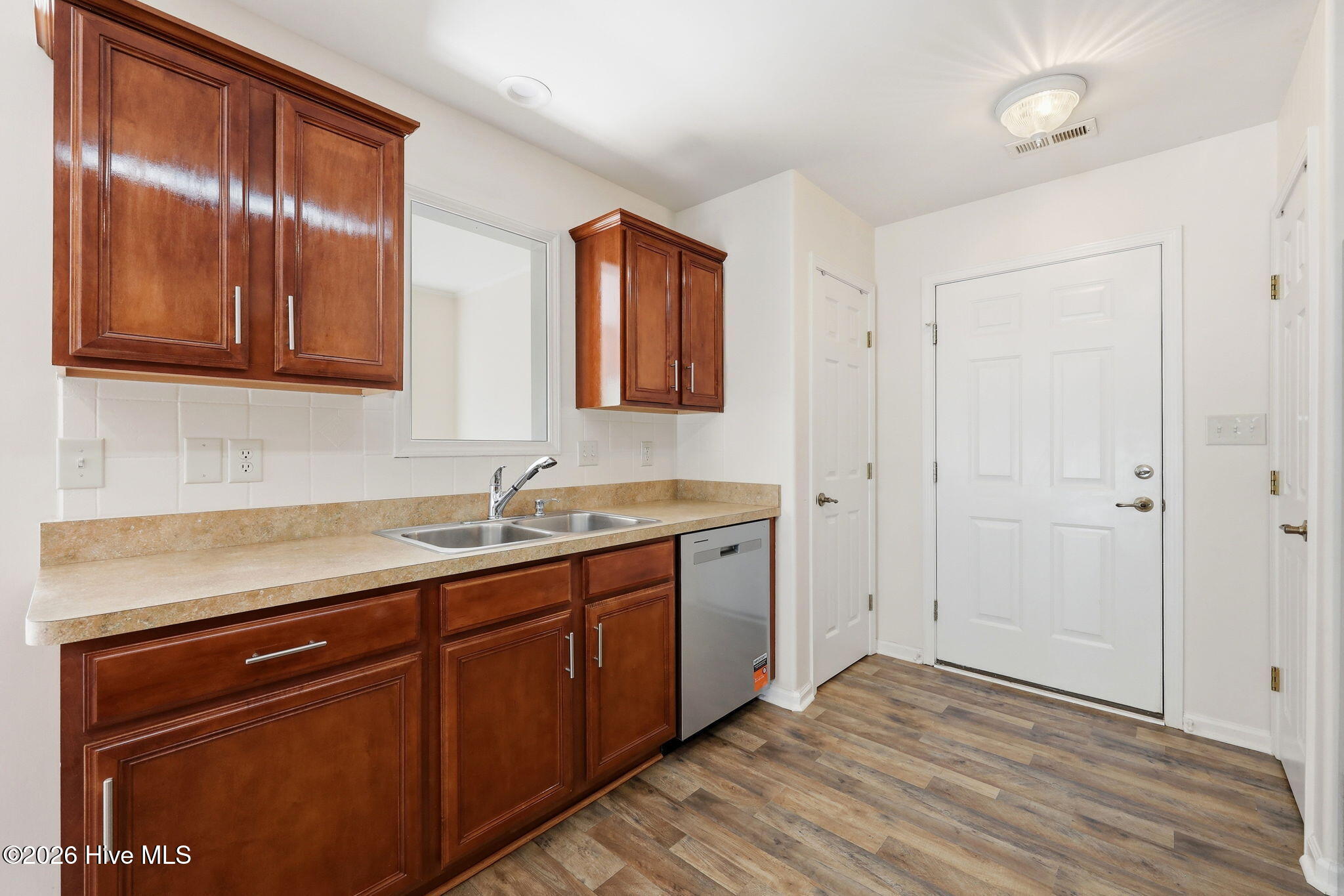 702 Hummingbird South Swansboro, NC 28584 - Photo 19 of 34 Kitchen