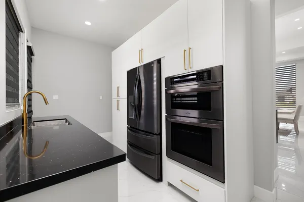 $2,400 | 5509 Columbia Avenue, McAllen, TX 78573