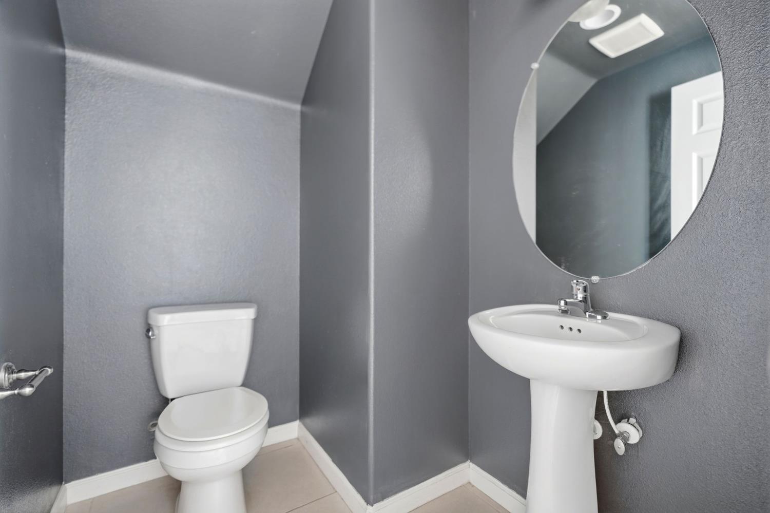 1515 Zenith Clovis, CA 93619 - Photo 20 of 41 a bathroom with a toilet sink and mirror