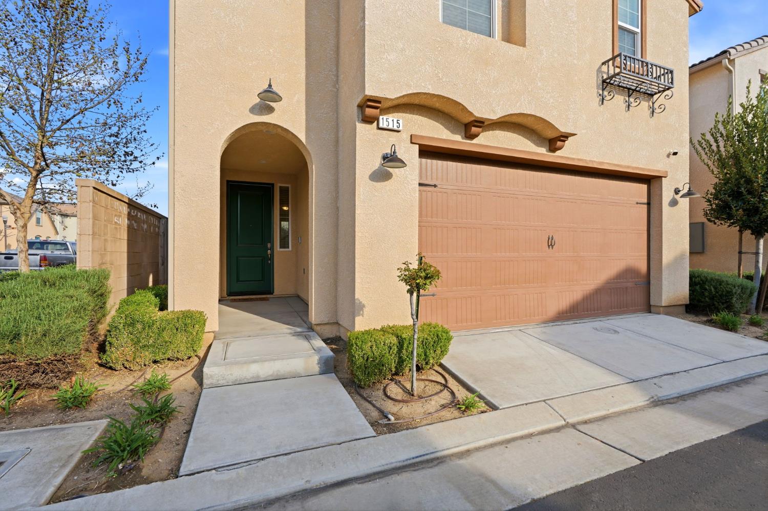1515 Zenith Clovis, CA 93619 - Photo 5 of 41 a house view with a garden space