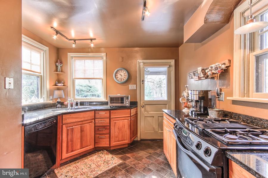 301 Hillside Road Harrisburg, PA 17104 - Photo 17 of 55 Gallery Image 17