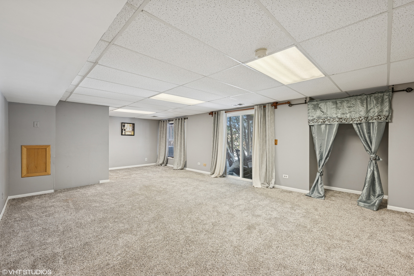 963 Old Oak Circle Algonquin, IL 60102 - Photo 19 of 28 a view of an empty room with closet