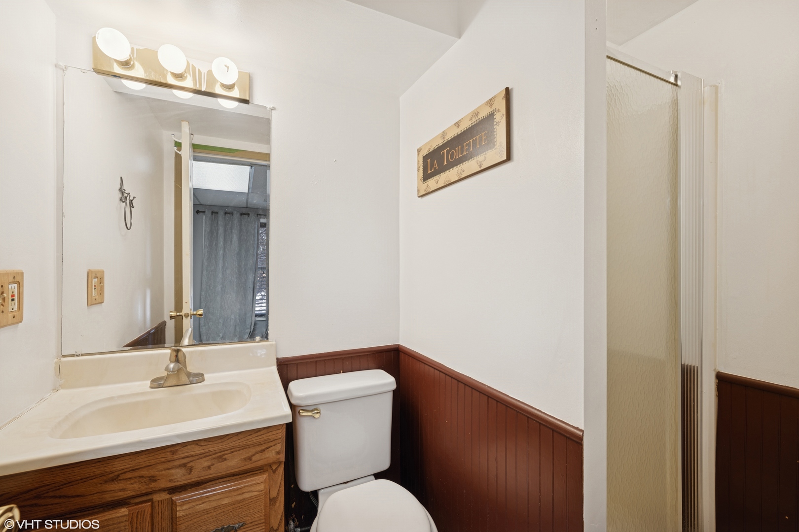 963 Old Oak Circle Algonquin, IL 60102 - Photo 21 of 28 a bathroom with a sink mirror vanity and toilet