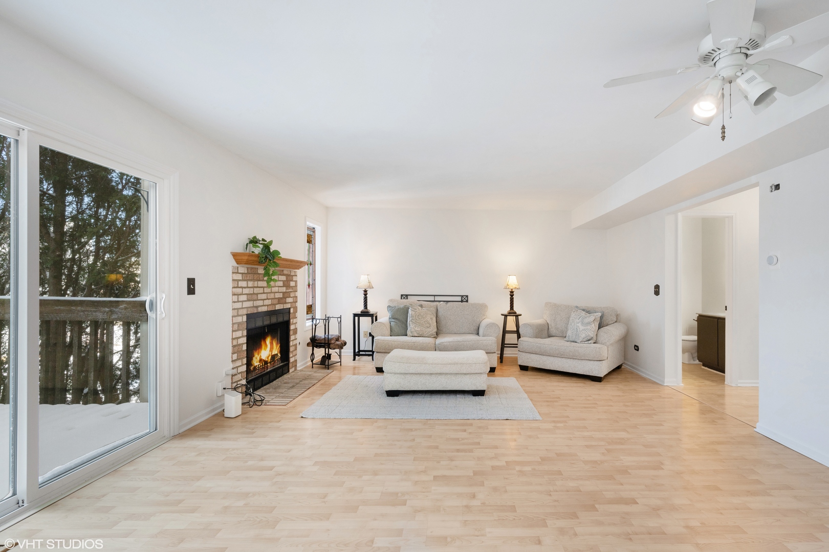 963 Old Oak Circle Algonquin, IL 60102 - Photo 3 of 28 a living room with furniture and a fireplace