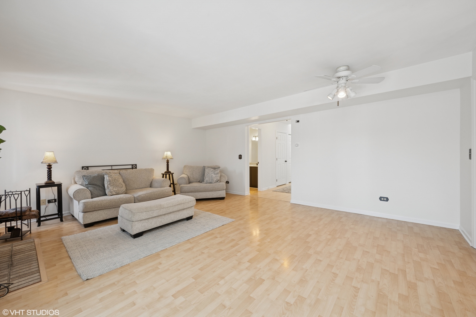963 Old Oak Circle Algonquin, IL 60102 - Photo 6 of 28 a living room with furniture and white walls