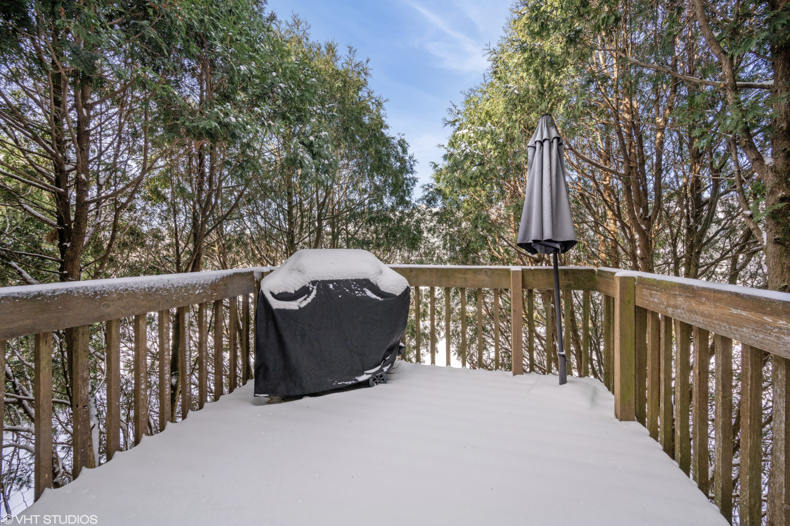 963 Old Oak Circle Algonquin, IL 60102 - Photo 10 of 28 a balcony with wooden fence