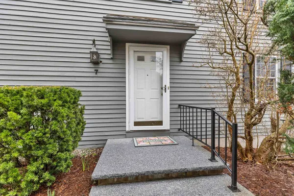 $375,000 | 7 Governor Square, Peterborough, NH 03458