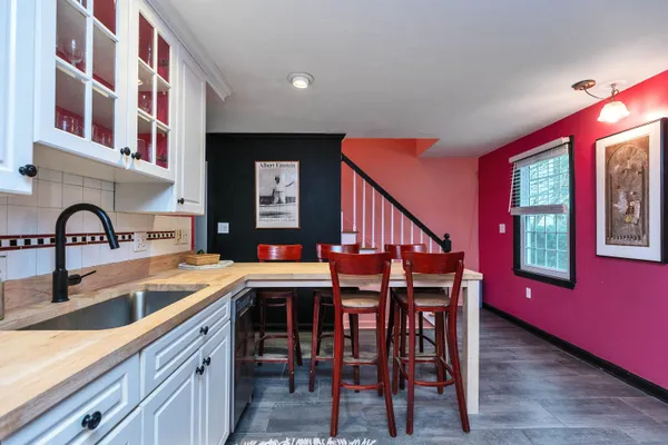 $375,000 | 7 Governor Square, Peterborough, NH 03458