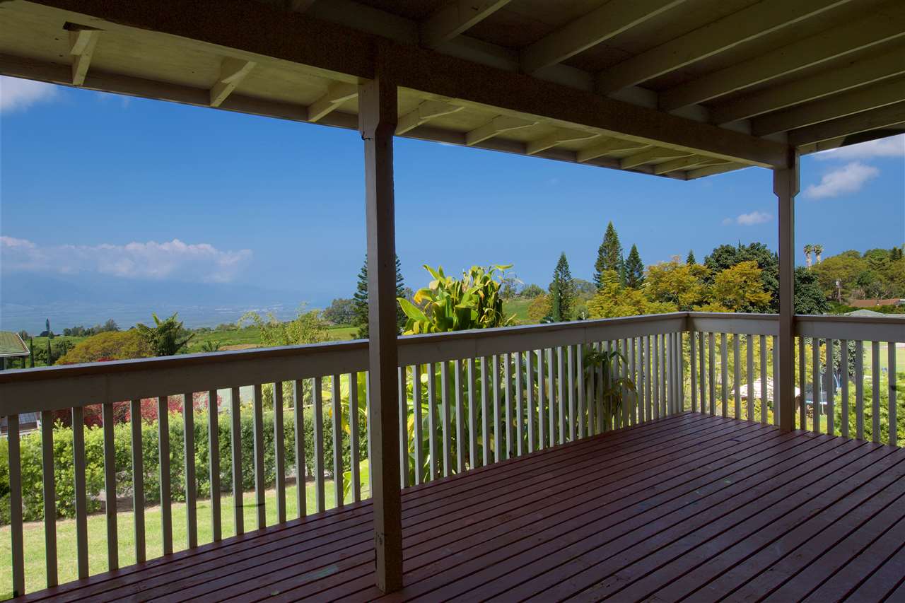 2150 Lower Kula Road Kula, HI 96790 - Photo 4 of 30 a view of a balcony with wooden floor