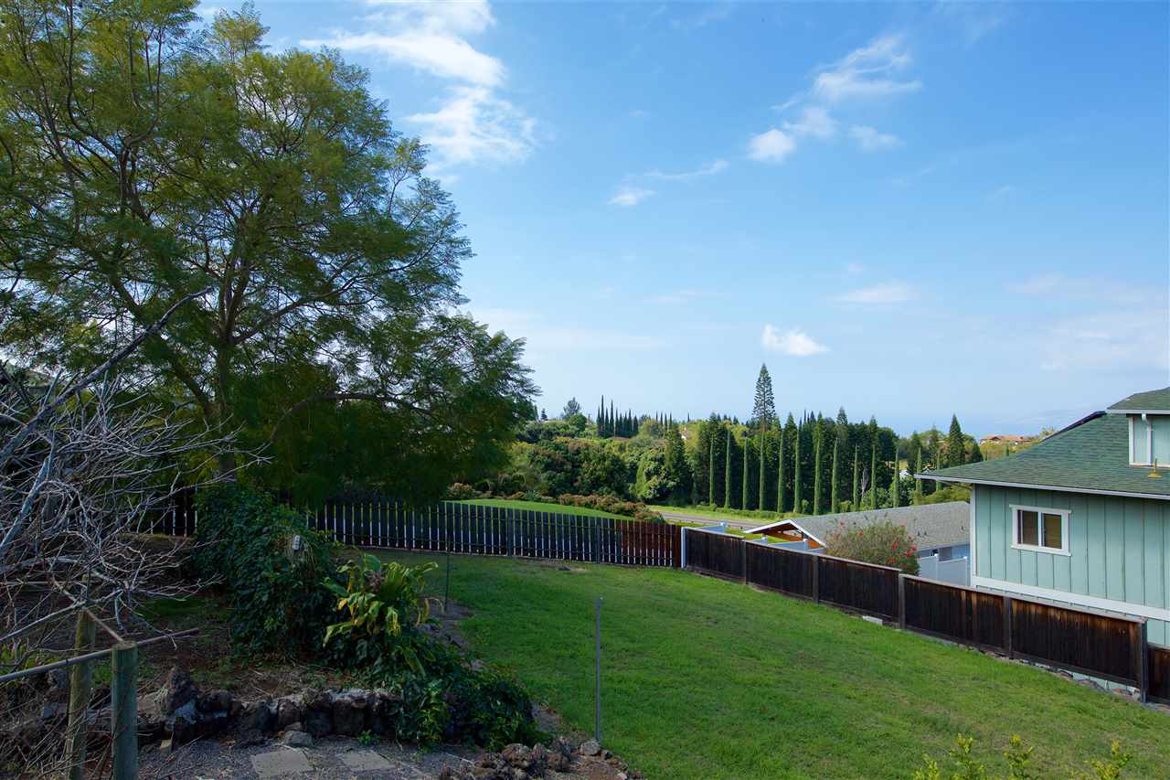 2150 Lower Kula Road Kula, HI 96790 - Photo 6 of 30 a view of a garden with wooden fence