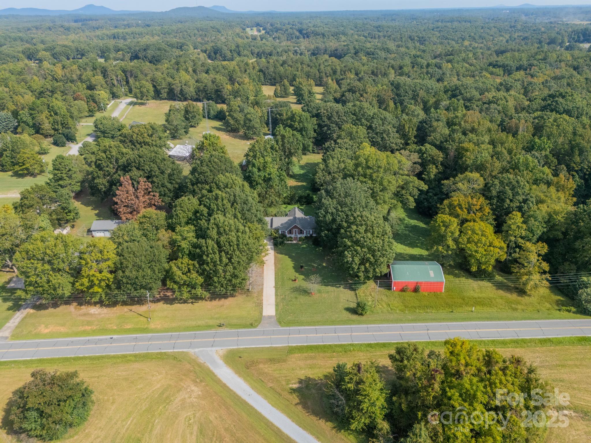 2180 Lawrence Road Clover, SC 29710 - Photo 2 of 16 Gallery Image 2