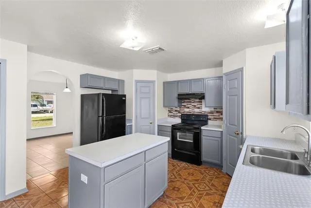 $2,300 | 125 Vista View Avenue, Eagle Lake, FL 33839