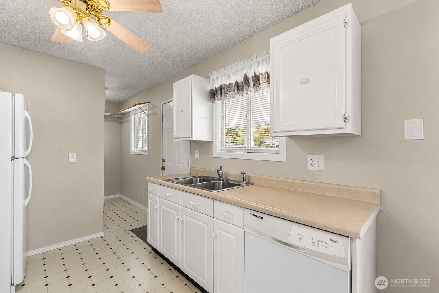 593 Rolfs Place East Wenatchee, WA 98802 - Photo 33 of 40