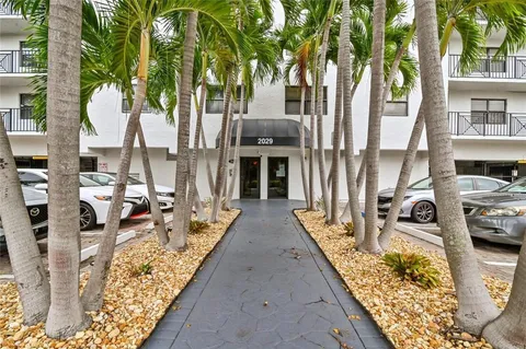 $449,999 | 2029 North Ocean Boulevard, Unit 410, Fort Lauderdale, FL 33305