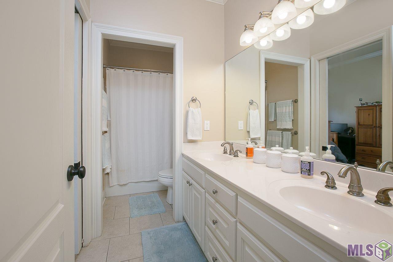 9037 Foxgate Drive Baton Rouge, LA 70809 - Photo 11 of 32 Gallery Image 11