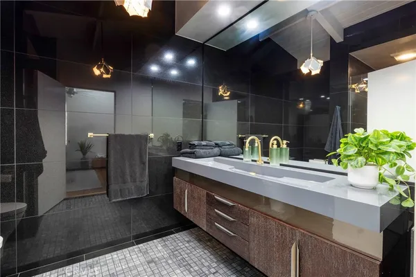 $4,775,000 | 10 66th Place, Long Beach, CA 90803