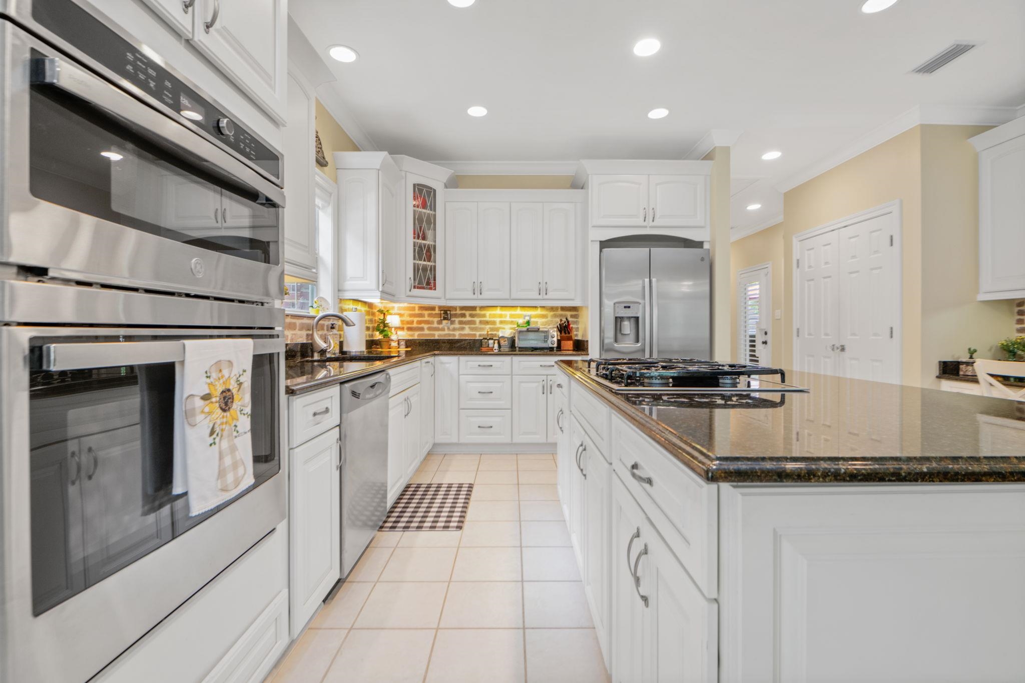 105 Beaver Dam Road Fairhope, AL 36532 - Photo 8 of 55 Kitchen