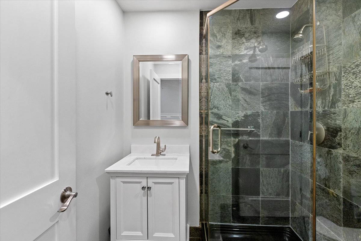 1147 West Taylor Street, Unit 1 Chicago, IL 60607 - Photo 14 of 17