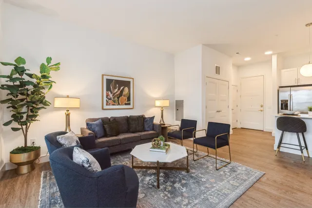 $1,950 | 555 Lakeview Parkway, Vernon Hills, IL 60061