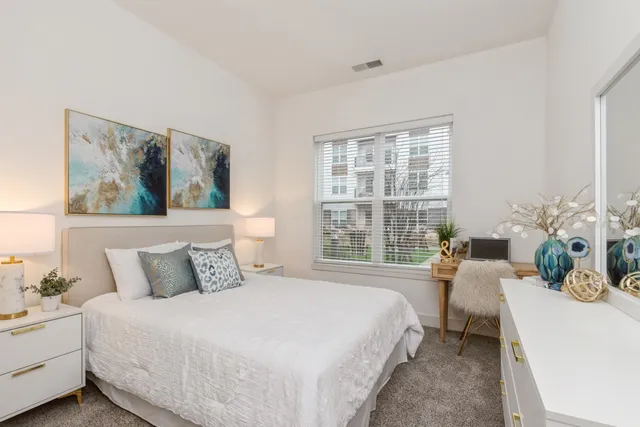 $1,950 | 555 Lakeview Parkway, Vernon Hills, IL 60061