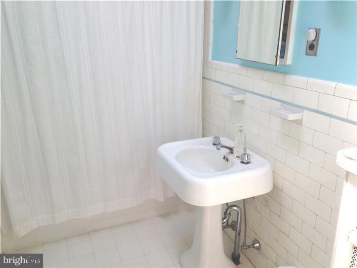 5633 Miriam Road Philadelphia, PA 19124 - Photo 17 of 25 Master Bathroom