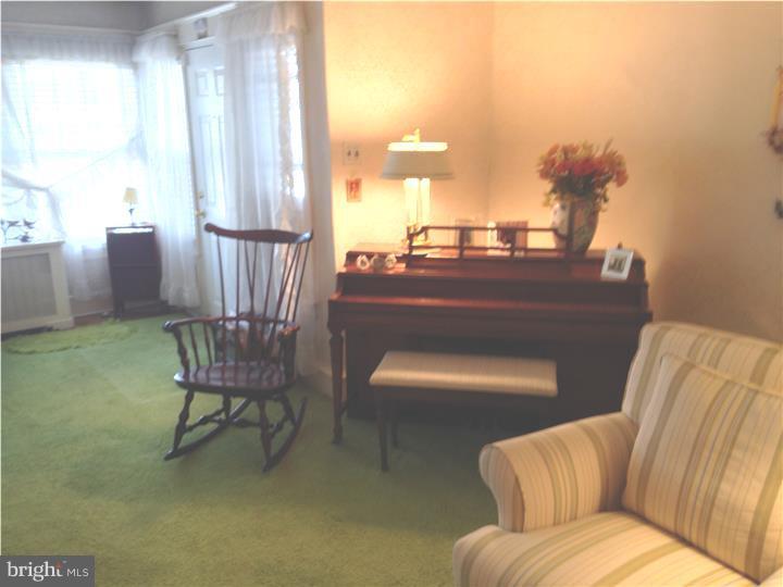 5633 Miriam Road Philadelphia, PA 19124 - Photo 6 of 25 Living Room