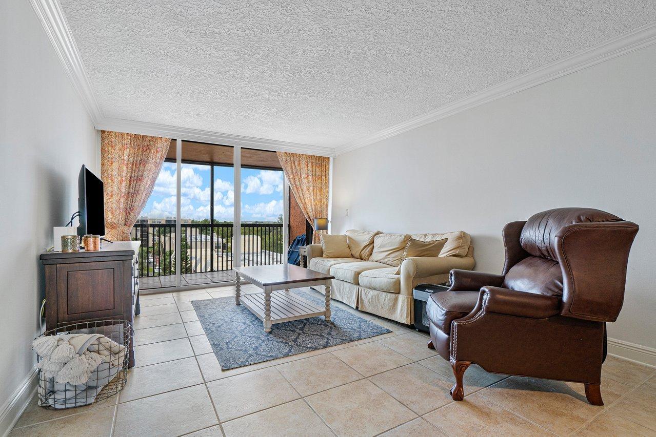 9 Royal Palm Way, Unit 606 Boca Raton, FL 33432 - Photo 9 of 26 010-9RoyalPalmWay-BocaRaton-FL-33432-SMA