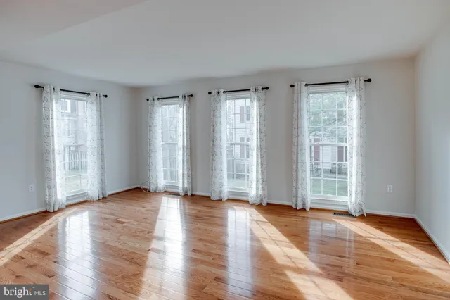 $3,475 | 9620 Masterworks Drive, Vienna, VA 22181