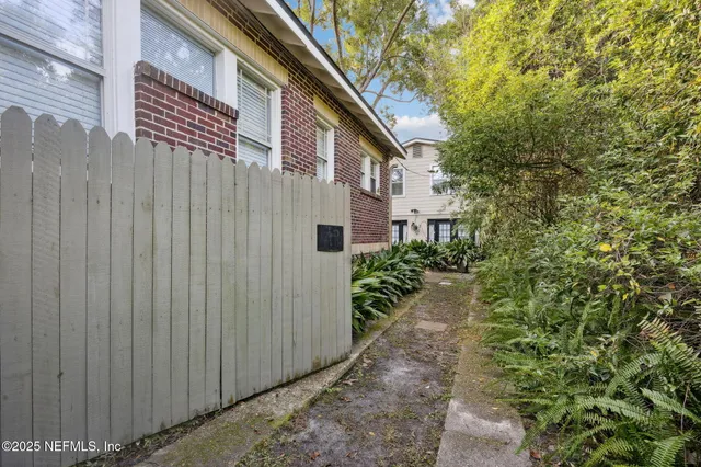 a view of a pathway with a house