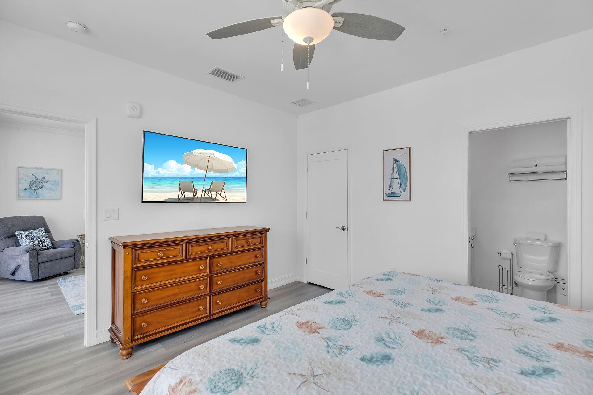 501 East Ocean Drive, Unit 9 Key Colony Beach, FL 33051 - Photo 21 of 47 Primary Bedroom