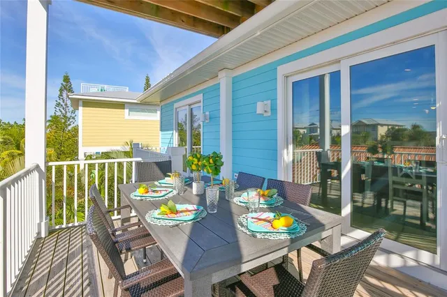 a view of yard with tree