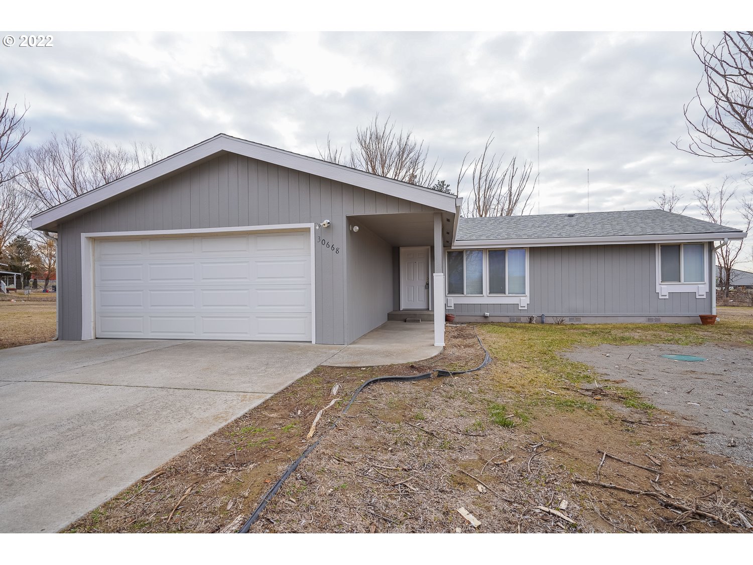 30668 Spring Court Hermiston, OR 97838 - Photo 1 of 23 a view of outdoor space yard and garage