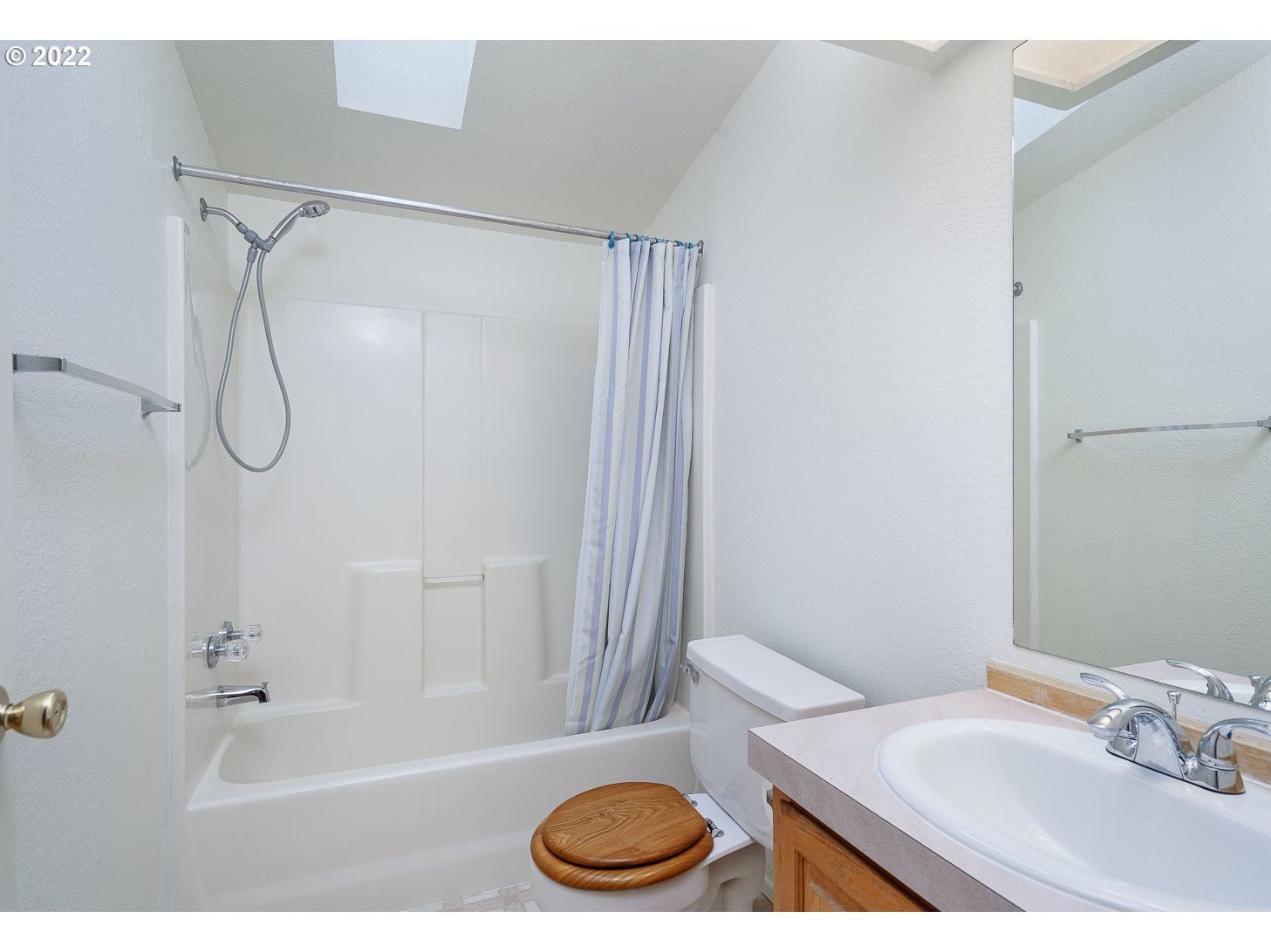30668 Spring Court Hermiston, OR 97838 - Photo 13 of 23 a bathroom with a sink toilet and shower
