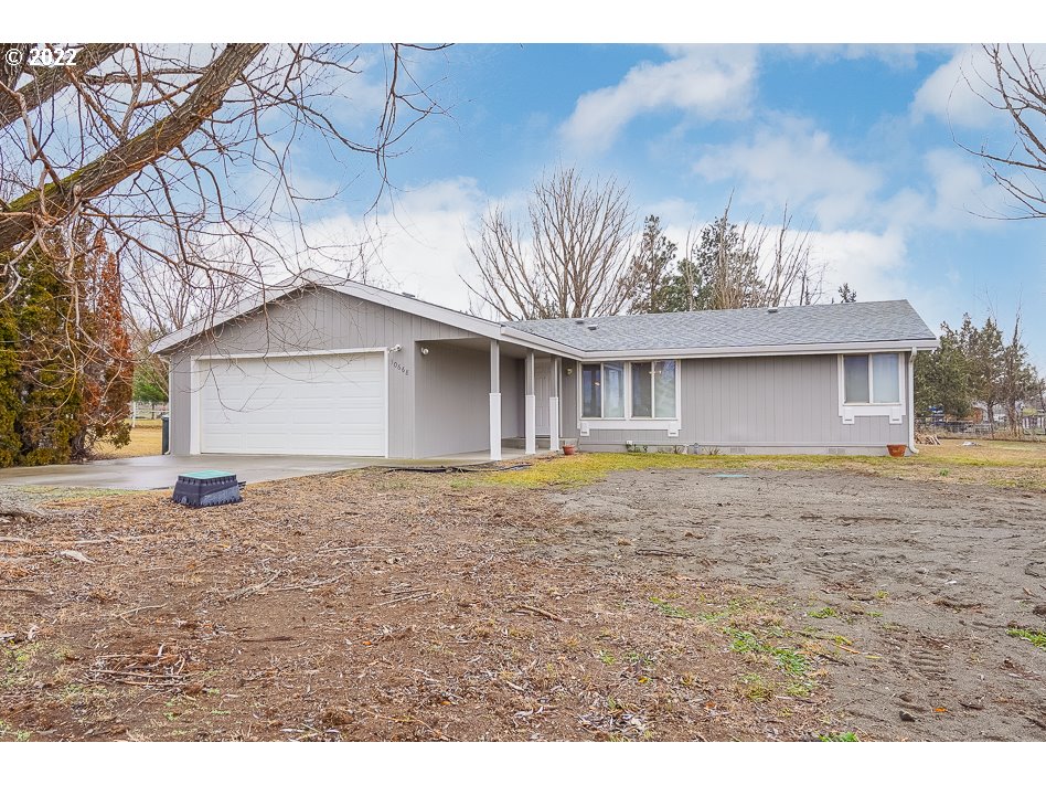30668 Spring Court Hermiston, OR 97838 - Photo 2 of 23 a house view with a garden space