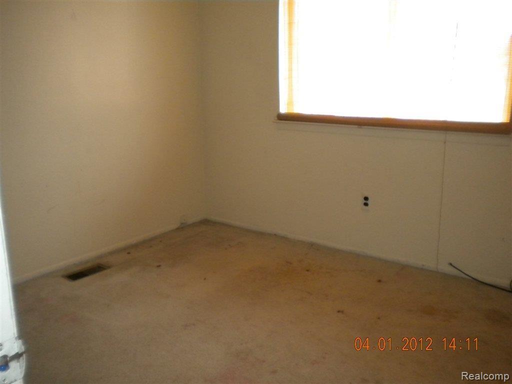 25943 Schoenherr Road Warren, MI 48089 - Photo 4 of 8 DSCN3129.JPG