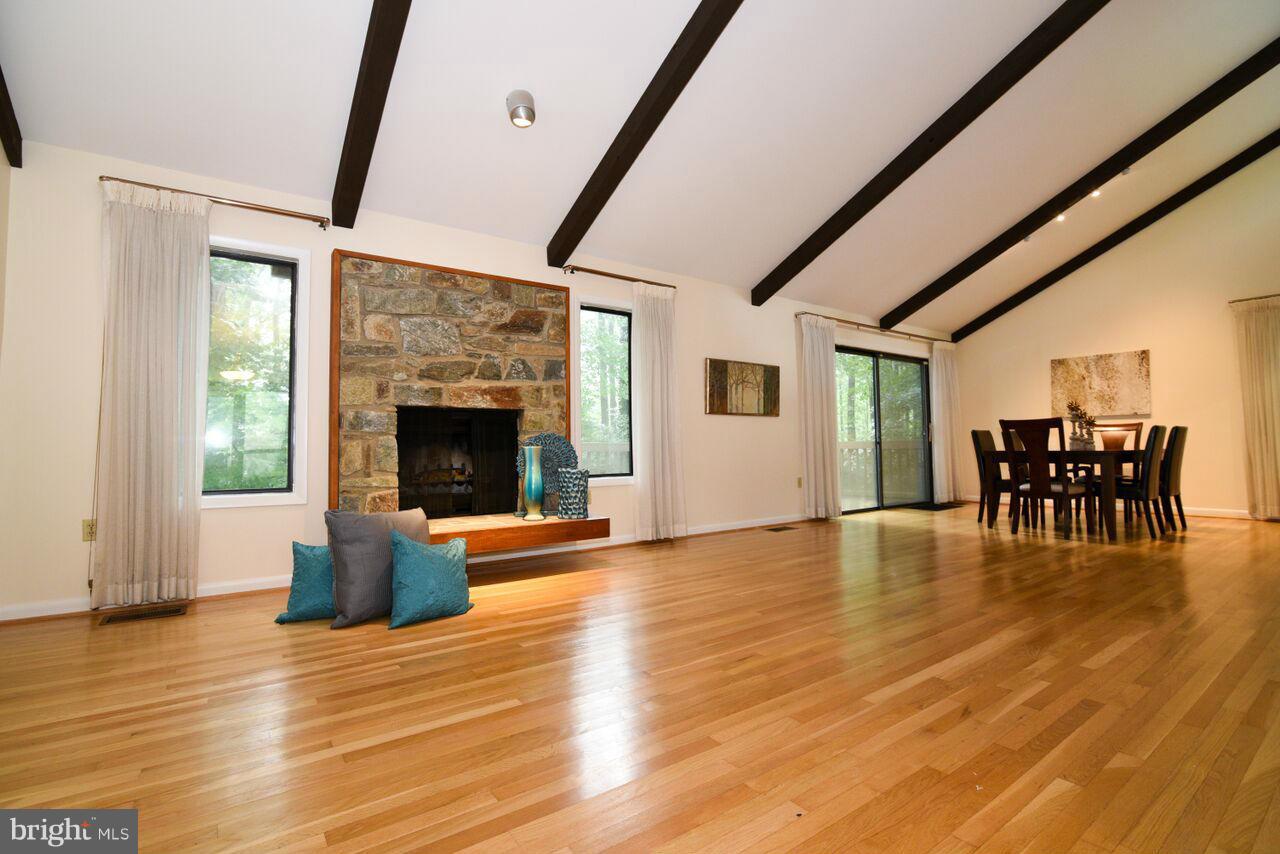 2072 Amberjack Court Reston, VA 20191 - Photo 1 of 30 Living Room